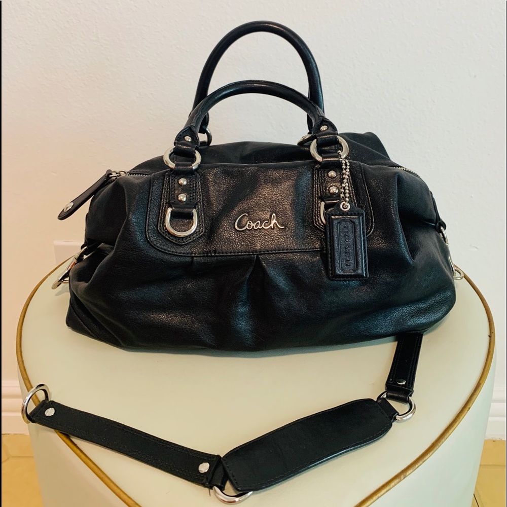 COACH BLACK PEBBLED LEATHER MEDIUM PURS